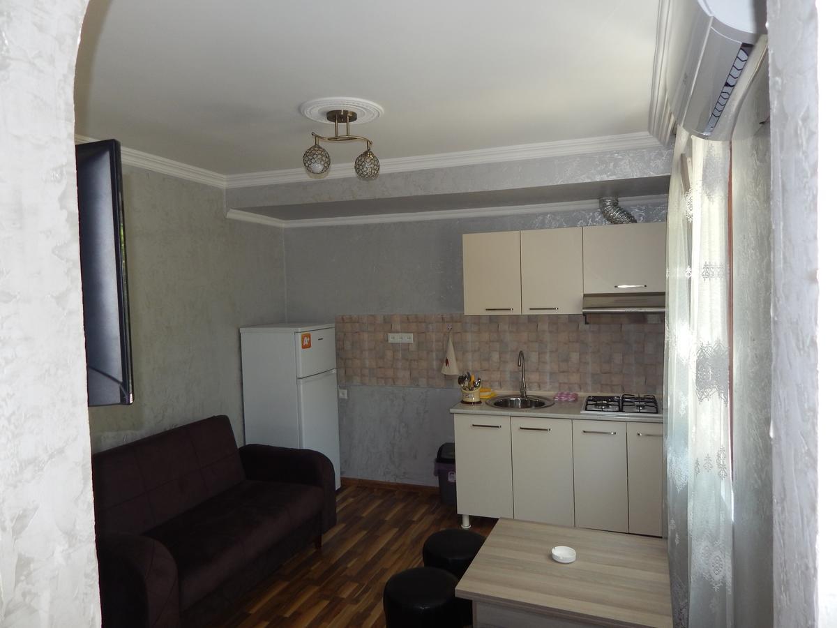 Guest House On Angisa Batumi Exteriör bild