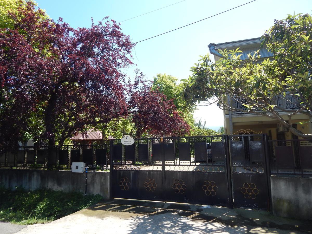 Guest House On Angisa Batumi Exteriör bild
