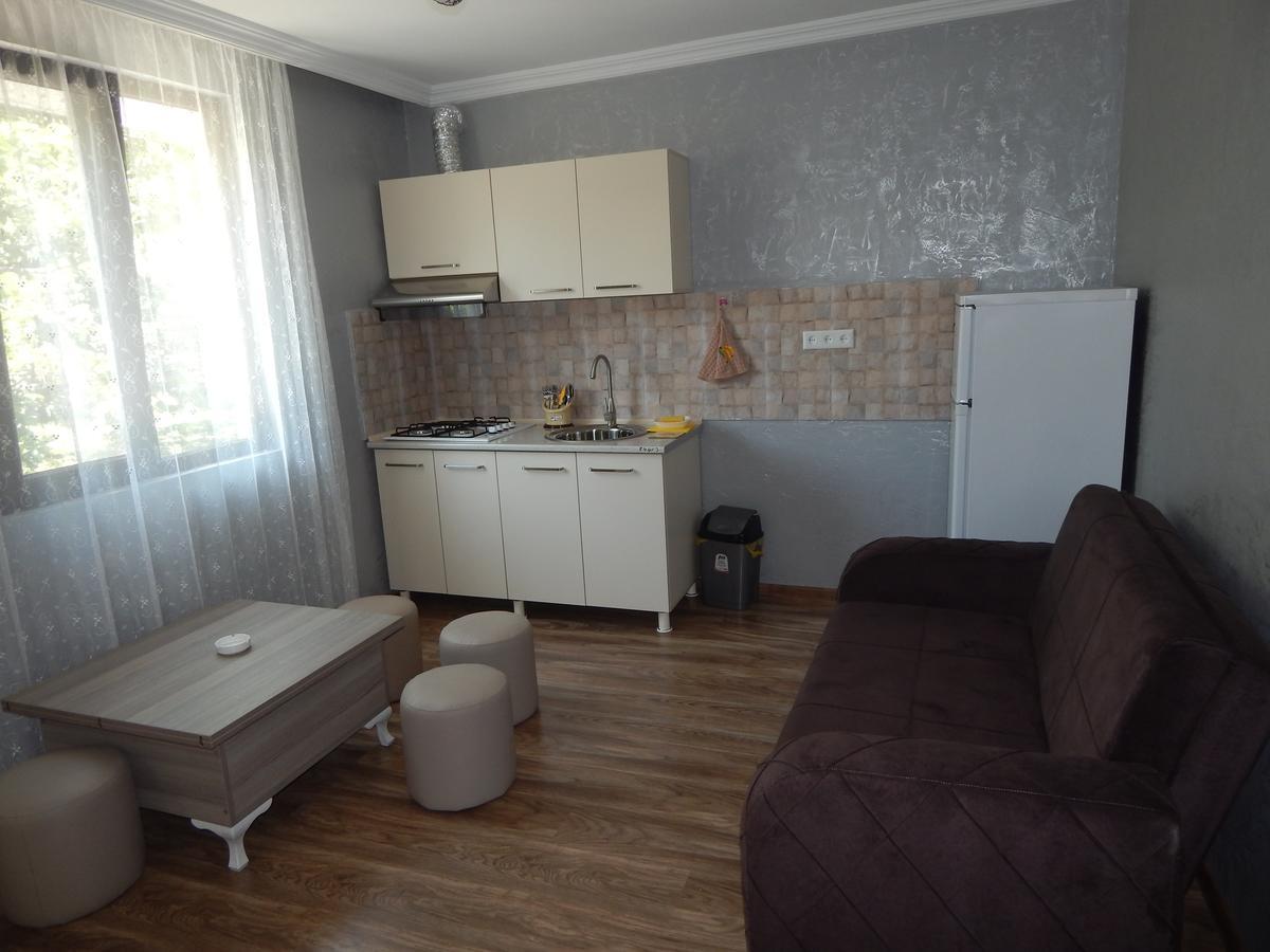 Guest House On Angisa Batumi Exteriör bild
